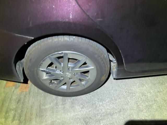 TOYOTA PRIUS Alpha 2014