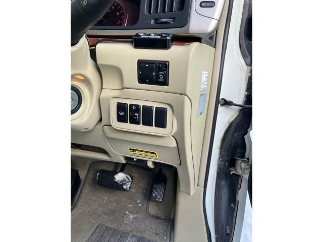 NISSAN ELGRAND  4WD 2005