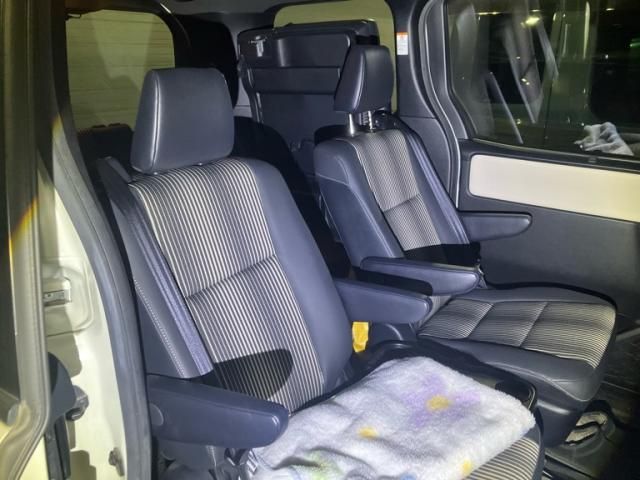 TOYOTA NOAH HYBRID 2020