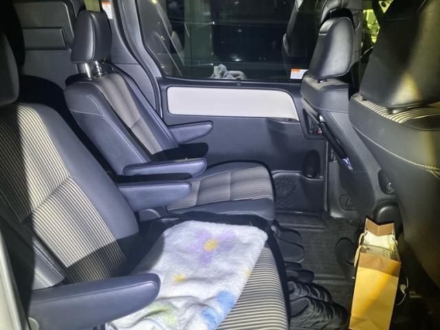 TOYOTA NOAH HYBRID 2020