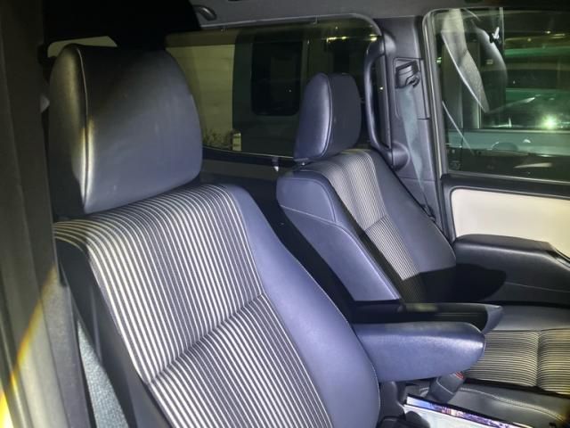 TOYOTA NOAH HYBRID 2020