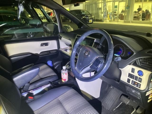 TOYOTA NOAH HYBRID 2020