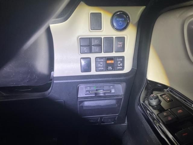 TOYOTA NOAH HYBRID 2020