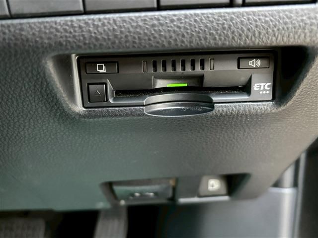 TOYOTA HARRIER HYBRID 2022