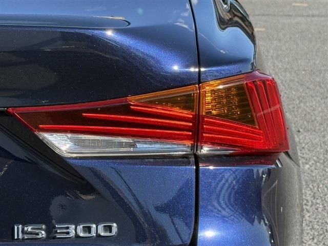 TOYOTA LEXUS IS300 2017