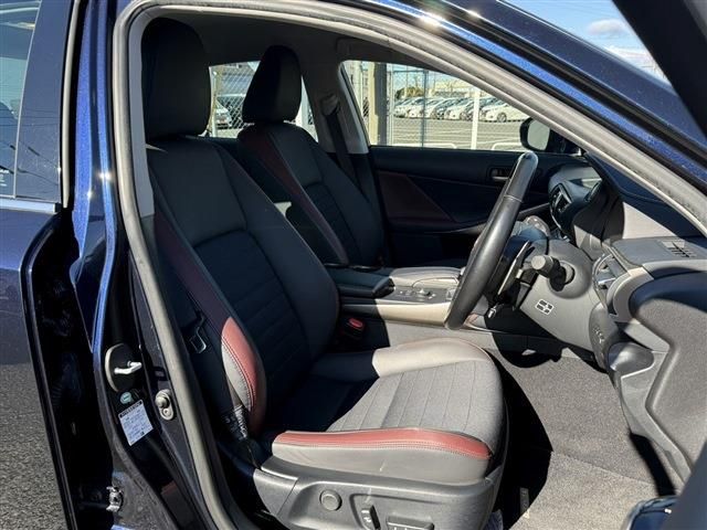 TOYOTA LEXUS IS300 2017