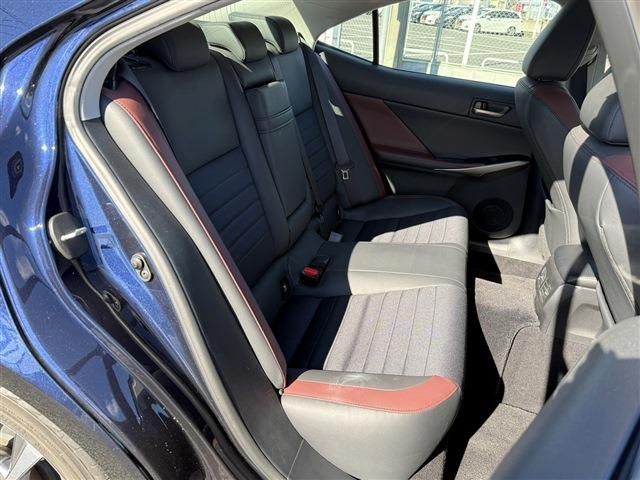 TOYOTA LEXUS IS300 2017