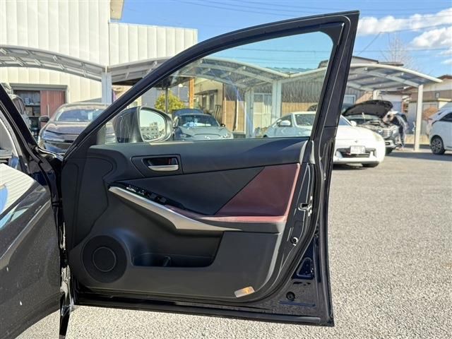 TOYOTA LEXUS IS300 2017