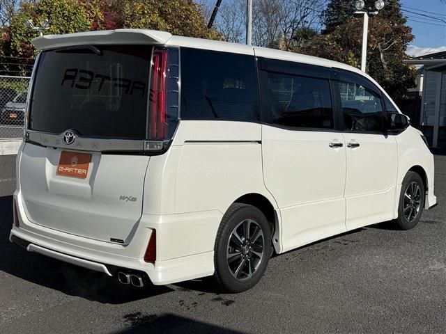 TOYOTA NOAH 2018