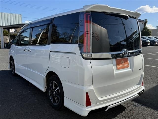 TOYOTA NOAH 2018