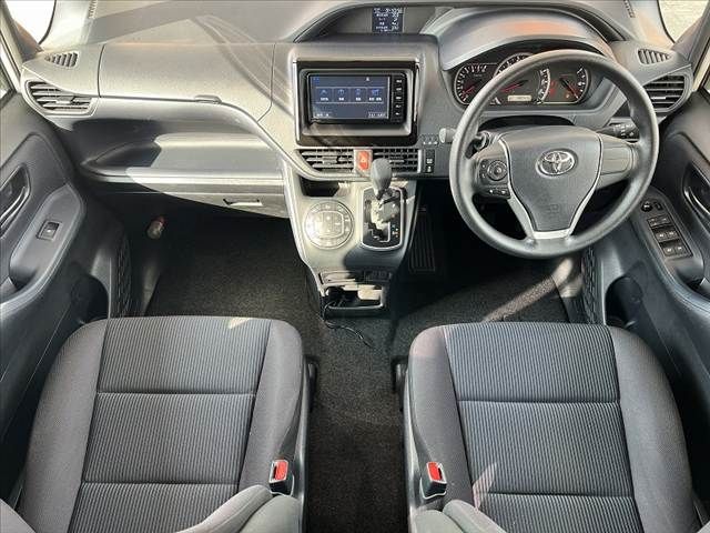 TOYOTA NOAH 2015