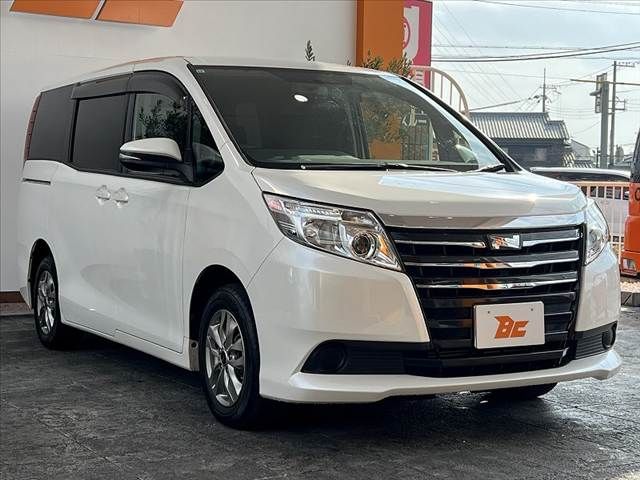 TOYOTA NOAH 2015