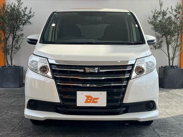 TOYOTA NOAH 2015