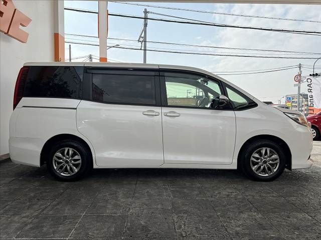 TOYOTA NOAH 2015