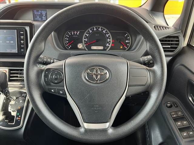 TOYOTA NOAH 2015