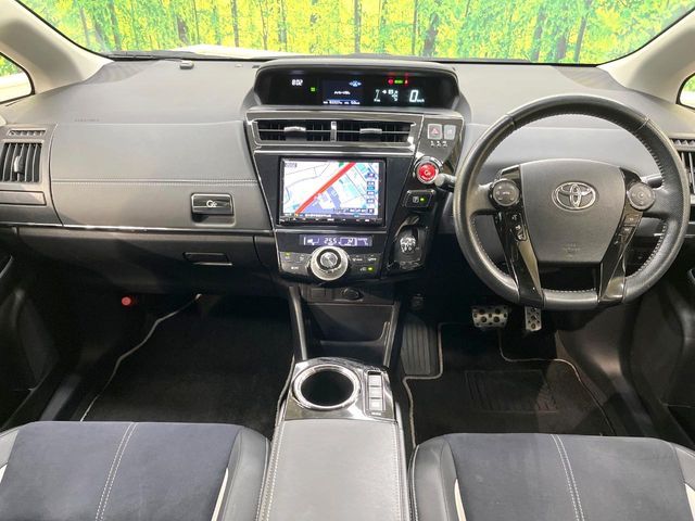 TOYOTA PRIUS Alpha 2015
