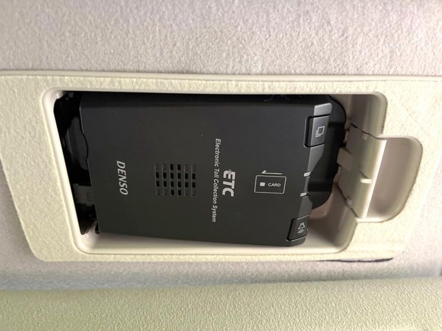 TOYOTA PRIUS Alpha 2015