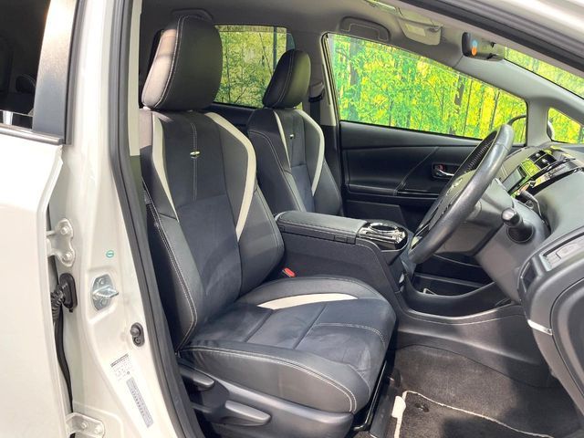 TOYOTA PRIUS Alpha 2015