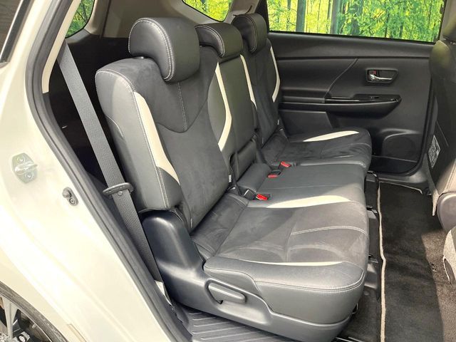 TOYOTA PRIUS Alpha 2015