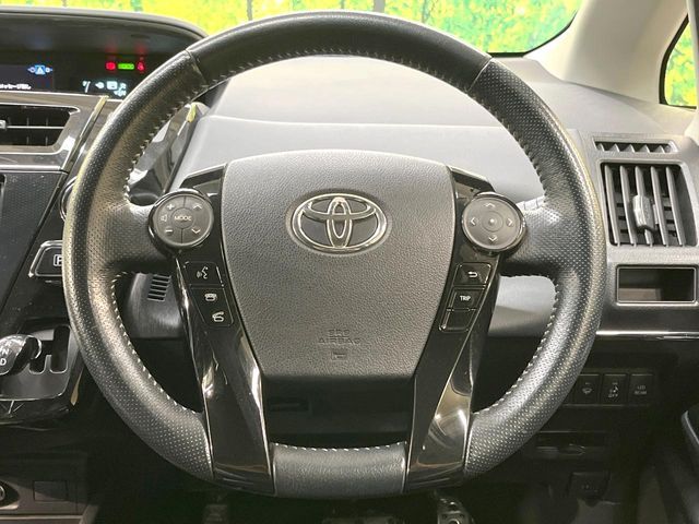 TOYOTA PRIUS Alpha 2015
