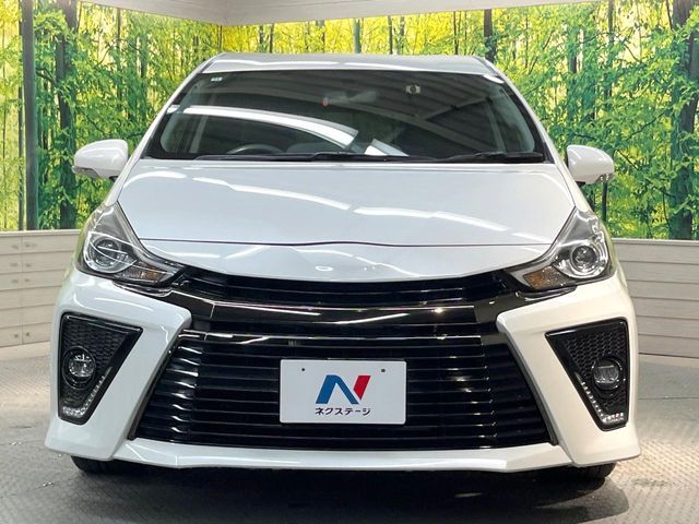 TOYOTA PRIUS Alpha 2015