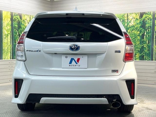 TOYOTA PRIUS Alpha 2015