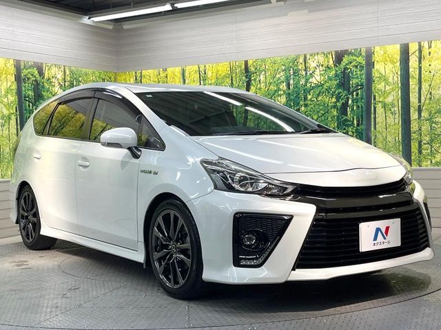 TOYOTA PRIUS Alpha 2015