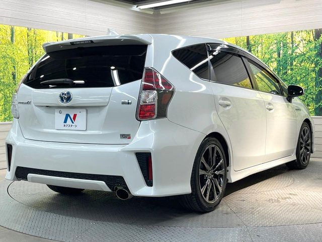 TOYOTA PRIUS Alpha 2015