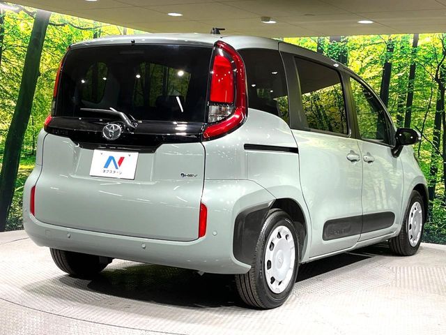 TOYOTA SIENTA HYBRID 2024