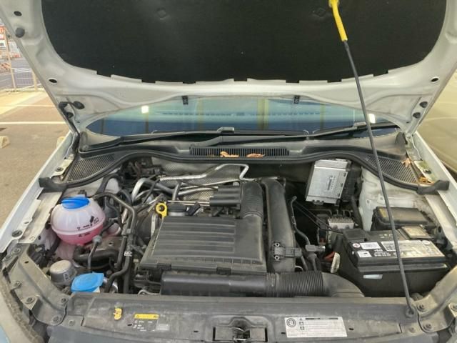 VOLKSWAGEN VOLKSWAGEN POLO 2015