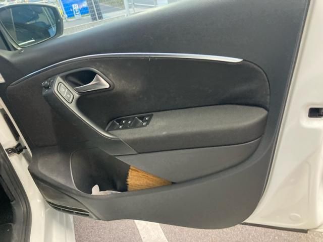 VOLKSWAGEN VOLKSWAGEN POLO 2015