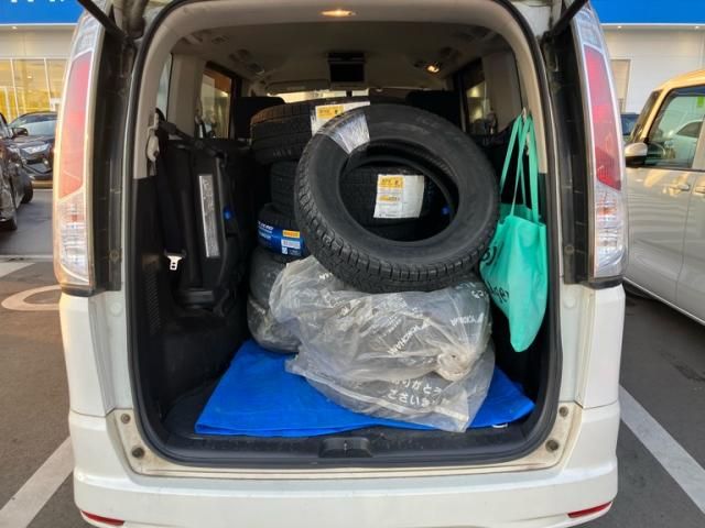 NISSAN SERENA  WG 2011