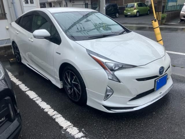 TOYOTA PRIUS 2017