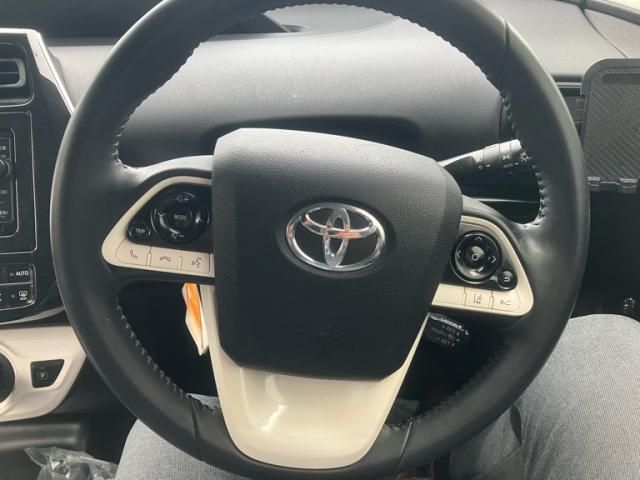 TOYOTA PRIUS 2017