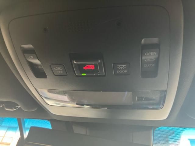 TOYOTA CROWN sedan hybrid 4WD 2018