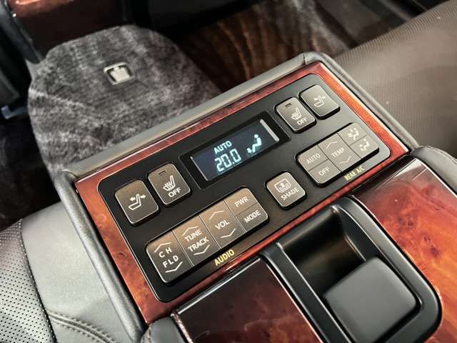 TOYOTA CROWN MAJESTA HYBRID 2015