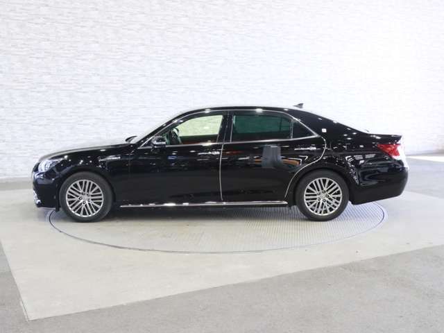 TOYOTA CROWN MAJESTA HYBRID 2015