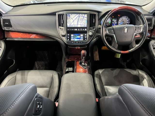 TOYOTA CROWN MAJESTA HYBRID 2015