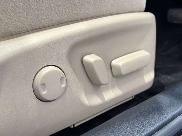 TOYOTA CROWN MAJESTA HYBRID 2014