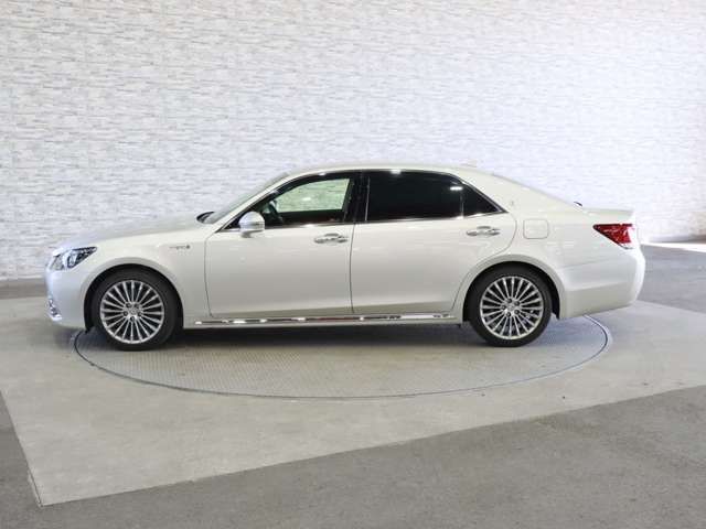 TOYOTA CROWN MAJESTA HYBRID 2014