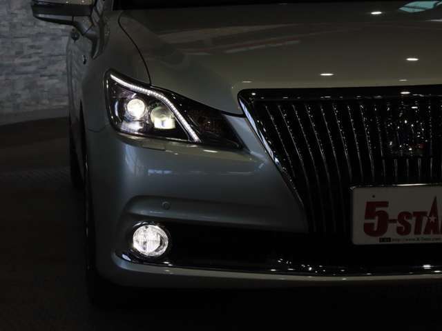 TOYOTA CROWN MAJESTA HYBRID 2014