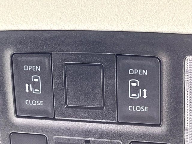 TOYOTA NOAH HYBRID 2025