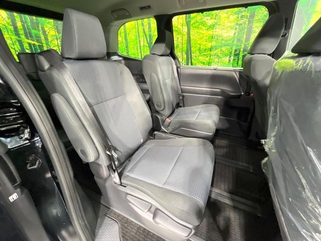 TOYOTA NOAH HYBRID 2025