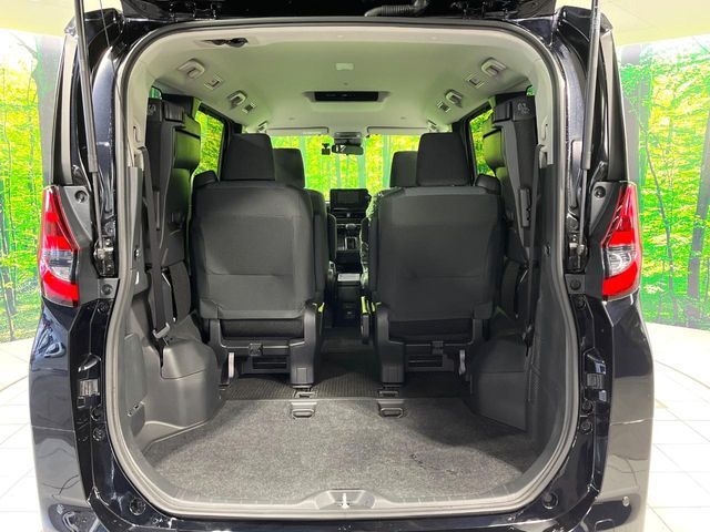 TOYOTA NOAH HYBRID 2025