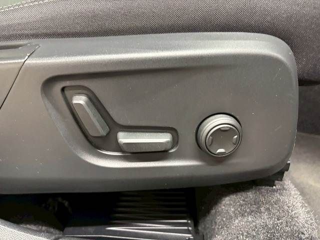 VOLVO VOLVO XC40 2023