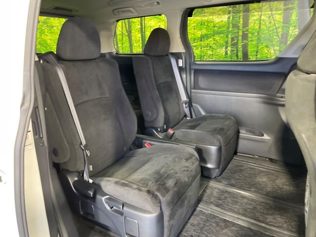 TOYOTA VELLFIRE 2010