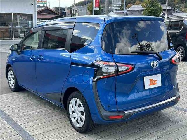 TOYOTA SIENTA 2017