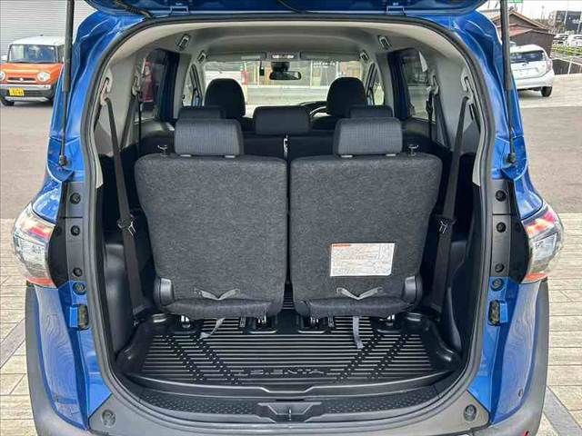TOYOTA SIENTA 2017