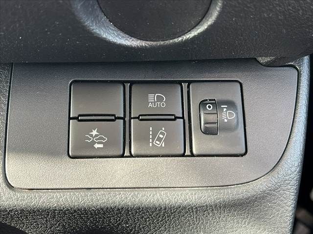 TOYOTA SIENTA HYBRID 2016