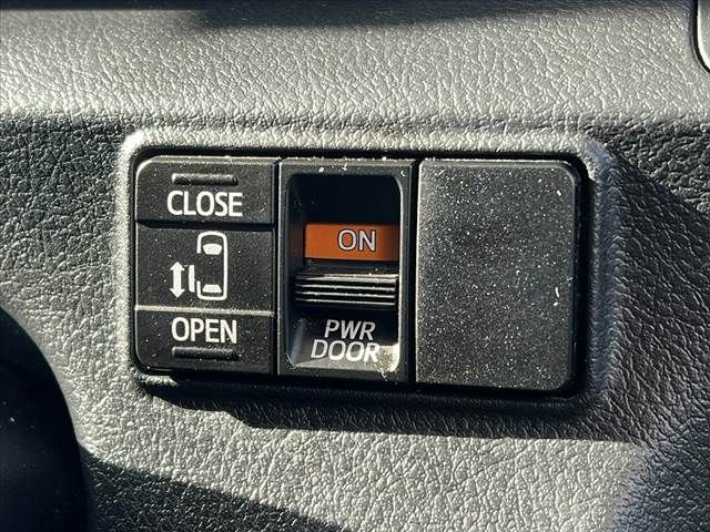 TOYOTA SIENTA HYBRID 2016